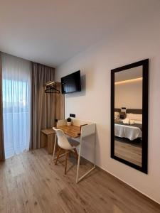 Televisyen dan/atau pusat hiburan di Hostal Hs Puerto Lumbreras +23 gambar
