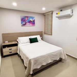 a bedroom with a bed and a air conditioner at Apartamentos 438 in Ríohacha
