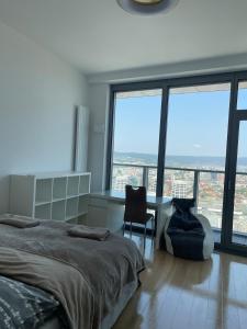 Ένα ή περισσότερα κρεβάτια σε δωμάτιο στο Exclusive suite in Eurovea Tower +19 φωτογραφίες