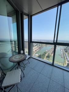 Μπαλκόνι ή βεράντα στο Exclusive suite in Eurovea Tower