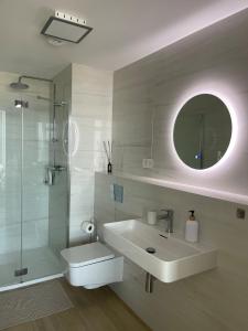 Ένα μπάνιο στο Exclusive suite in Eurovea Tower