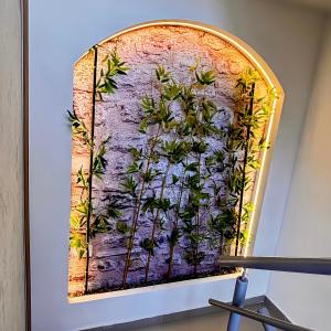 une peinture de plantes sur un mur dans l'établissement Apartamentos 438, à Ríohacha 59 autres photos