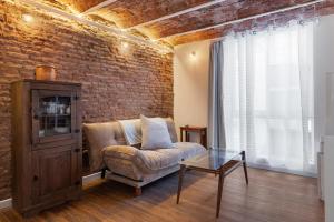 Posezení v ubytování Rustic Loft, Refurbished to New