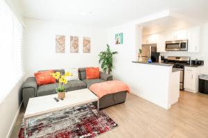 a living room with a couch and a table at Stylish 1BR Apartment in Hollywood with Gated Parking near Downtown LA in Los Angeles +13 photos