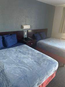 Katil atau katil-katil dalam bilik di Double Bed Hotel Room 307