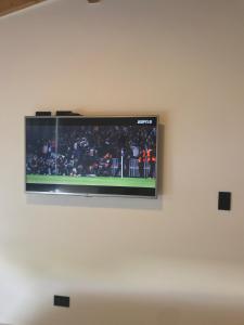 a flat screen tv hanging on a wall at Apartamento en Rionegro in Rionegro +16 photos