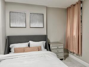 Postel nebo postele na pokoji v ubytování PRIVATE 1 BDRM Newly Renovated Apt Patio