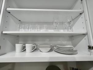 Kuchyň nebo kuchyňský kout v ubytování PRIVATE 1 BDRM Newly Renovated Apt Patio + 3 fotografie