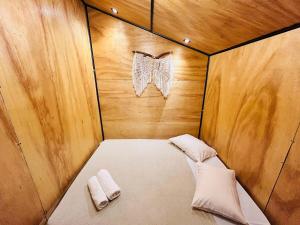 Ένα ή περισσότερα κρεβάτια σε δωμάτιο στο Cabana 01 · Tiny House Aeroporto