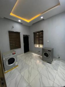Gallery image of Premium 1 bedroom apartment with 24 hours power, WiFi in Lagos +13 photos