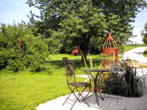 Imagen de la galería de Maison indépendante avec grand parc arboré, proche de la nature et des lacs - FR-1-611-18, en Fays-Billot