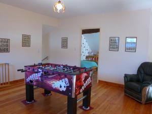 Herní místnost v ubytování Maison conviviale avec garage, 3 chambres, terrasse fermée et accessible aux personnes handicapées - FR-1-611-25