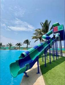 a water slide at a water park at Casa 1 de lujo con Jacuzzi in Punta Blanca