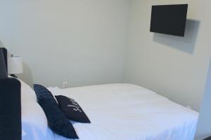 Μια τηλεόραση ή/και κέντρο ψυχαγωγίας στο UNIQUE Gem in HEART of Albany Spiral Staircase