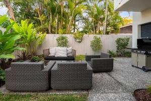 Κήπος έξω από το Deluxe Noosa home w pool walk to River and beach
