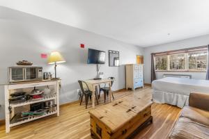 a hotel room with a bed and a table and a couch at Gateway 5028 by Summit County Mountain Retreats in Snake River Health Services Incorporated Heliport