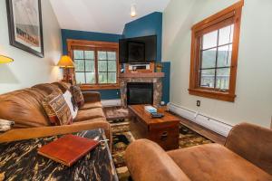 a living room with a couch and a fireplace at Expedition Station 8633 by Summit County Mountain Retreats in Snake River Health Services Incorporated Heliport