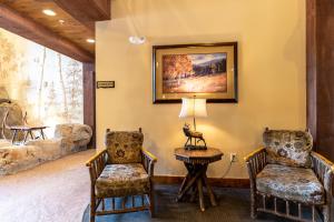 a room with two chairs and a table with a lamp at Springs 8845 by Summit County Mountain Retreats in Snake River Health Services Incorporated Heliport +41 photos