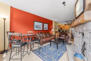 a living room with a couch and a table at Dakota Lodge 8512 by Summit County Mountain Retreats in Snake River Health Services Incorporated Heliport