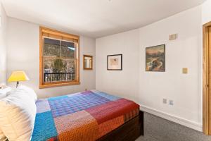 Postel nebo postele na pokoji v ubytování Silver Mill 8222 by Summit County Mountain Retreats + 45 fotografií