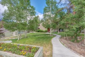 Κήπος έξω από το Flying Dutchman 1158 by Summit County Mountain Retreats