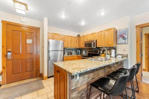 Η κουζίνα ή μικρή κουζίνα στο Expedition Station 8573