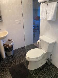 Billede fra billedgalleriet på Romantic Cottage! King bed! Private hottub! Uptown! i Sedona