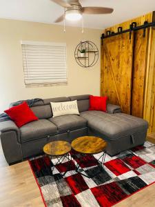 Billede fra billedgalleriet på Romantic Cottage! King bed! Private hottub! Uptown! i Sedona + 41 billeder