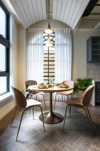 Un lugar para sentarse en 裸心民宿 前身為太太小公館的經營者