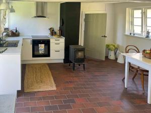 Fotografie z fotogalerie ubytování Historic Forest House In Mols Bjerge With Sea View v destinaci Gravlev