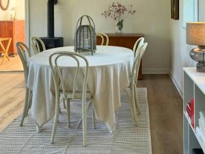 Fotografie z fotogalerie ubytování Historic Forest House In Mols Bjerge With Sea View v destinaci Gravlev