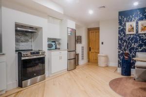 a kitchen with a stove and a refrigerator at Charming Garden Lvl Brownstone in Brooklyn +7 photos