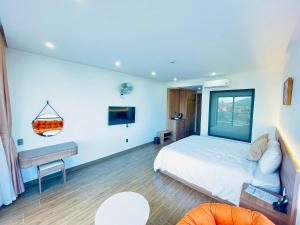 Televisyen dan/atau pusat hiburan di DOLPHIN hotel Thiên Cầm