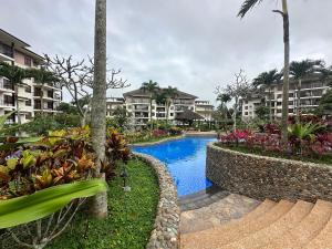 a resort with a swimming pool and some buildings at Tagaytay Zen Escape in Iruhin