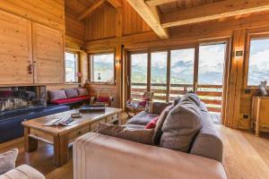 Nespecifikovaný výhled na hory nebo výhled na hory při pohledu z prázdninového domu