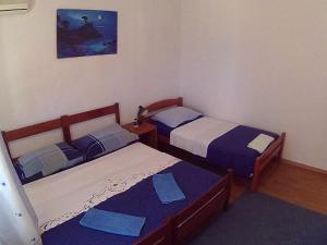 Postel nebo postele na pokoji v ubytování Apartments Ivana i Darko