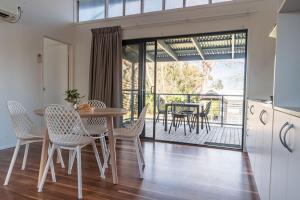 a kitchen and dining room with a table and chairs at Barlings Beach Holiday Park in Tomakin