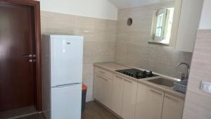 Kuchyňa alebo kuchynka v ubytovaní Villa Palas Apartments 2