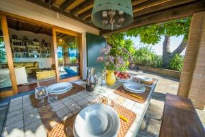 Φωτογραφία από το άλμπουμ του Hidden Villa Among Olive Trees In Tuscany στην Palaia