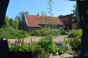 A garden outside Forty Winks In North Norfolk