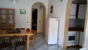 A kitchen or kitchenette at Le Querce Santa Cesarea Terme