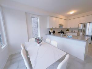 Foto dalla galleria di Vantage Stay pickering 4-BR a Pickering