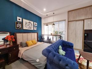 a bedroom with a bed and a blue wall at 29 Homestay Cầu Giấy in Hanoi +80 photos