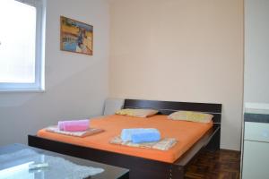 a room with a bed with two towels on it at Apartments Elizabet in Star Dojran