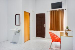 Телевизор и/или развлекательный центр в OYO 94768 Al-hamra Guest House