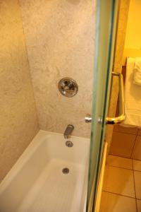 Koupelna v ubytování Nash Hotel + 23 fotografií