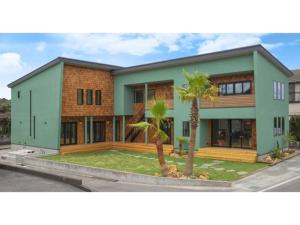 a house with two palm trees in front of it at Re,AERU - Vacation STAY 93903v in Minamiboso