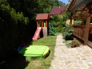 Vonkajšia záhrada v ubytovaní Penzion Janoštík