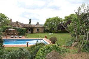 The swimming pool at or close to Mas Vilosa Bed and Breakfast