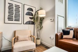 Istumisnurk majutusasutuses Boulevard Stays Highrise STU Sky Pool Parking Gym 24 +26 fotot